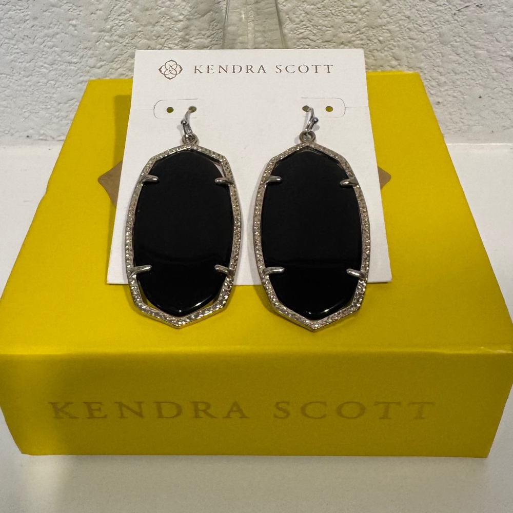 Vintage Kendra Scott Danielle Statement Earrings | Black Onyx | Gold - Picture 5 of 6